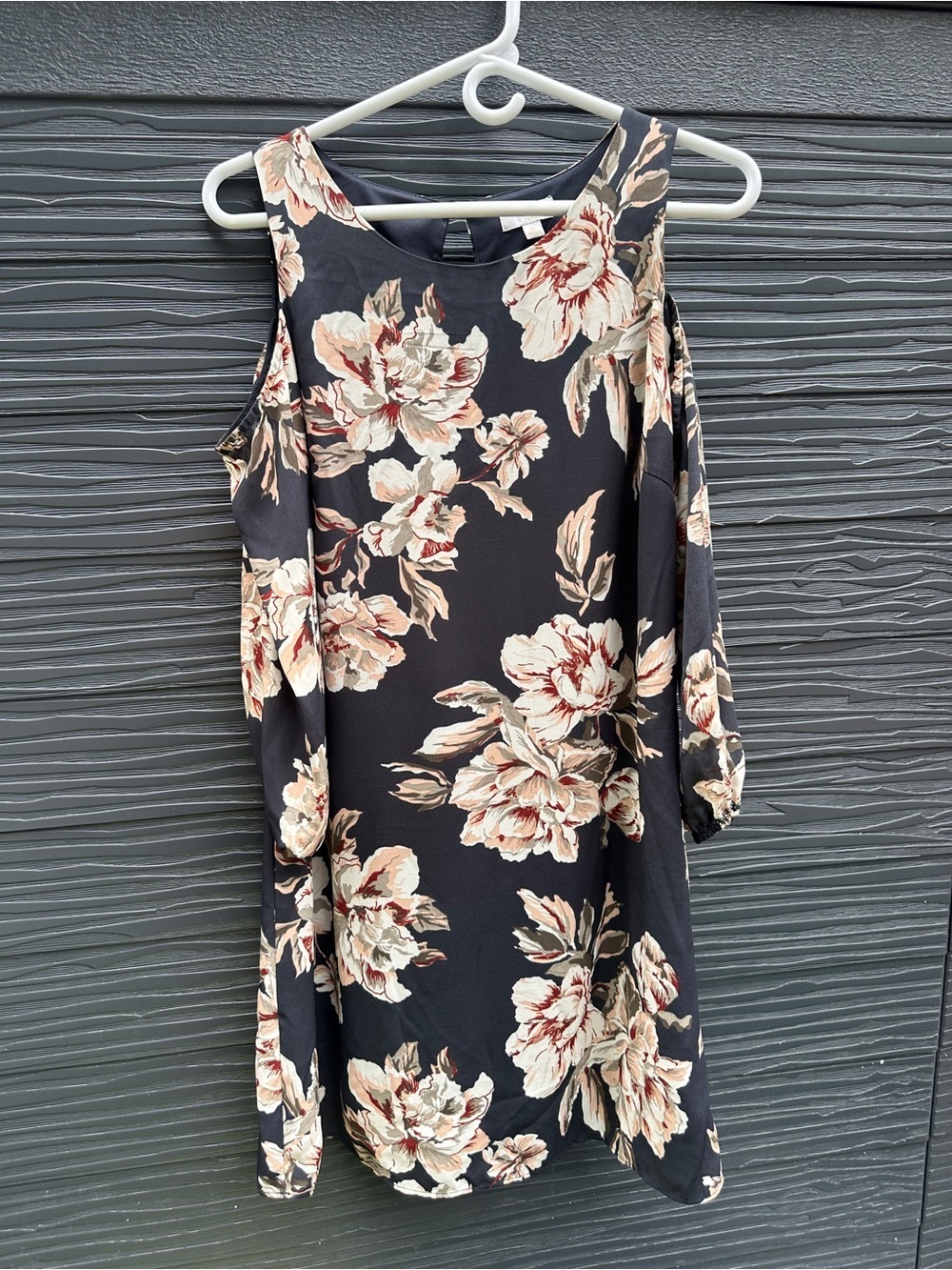 Charming Charlie Black Floral Cold Shoulder Shift Dress Size Small